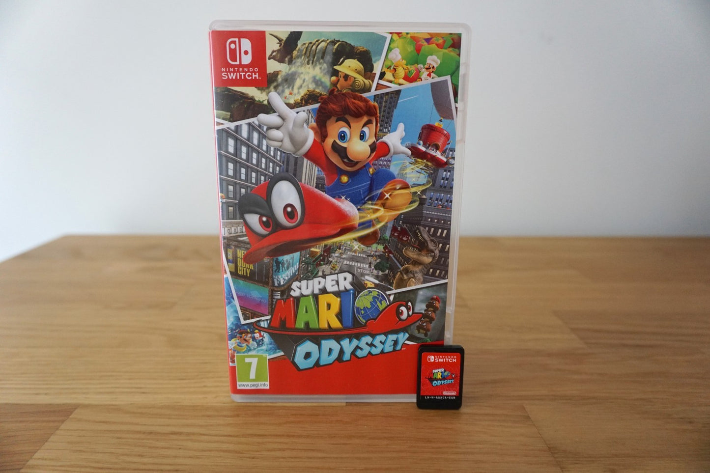 Nintendo Switch Super Mario Odyssey Edition Console Bundle + Super Mario Odyssey