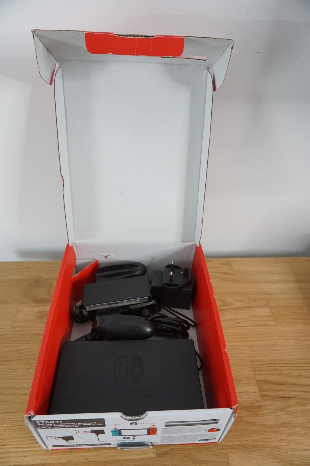 Nintendo Switch Console 32GB | Good Condition | Include all Accessories