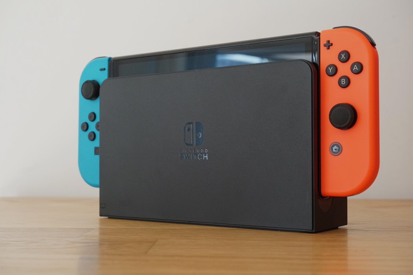 Nintendo Switch OLED Console 64GB Bundle and Zelda Breath of the Wild | Complete