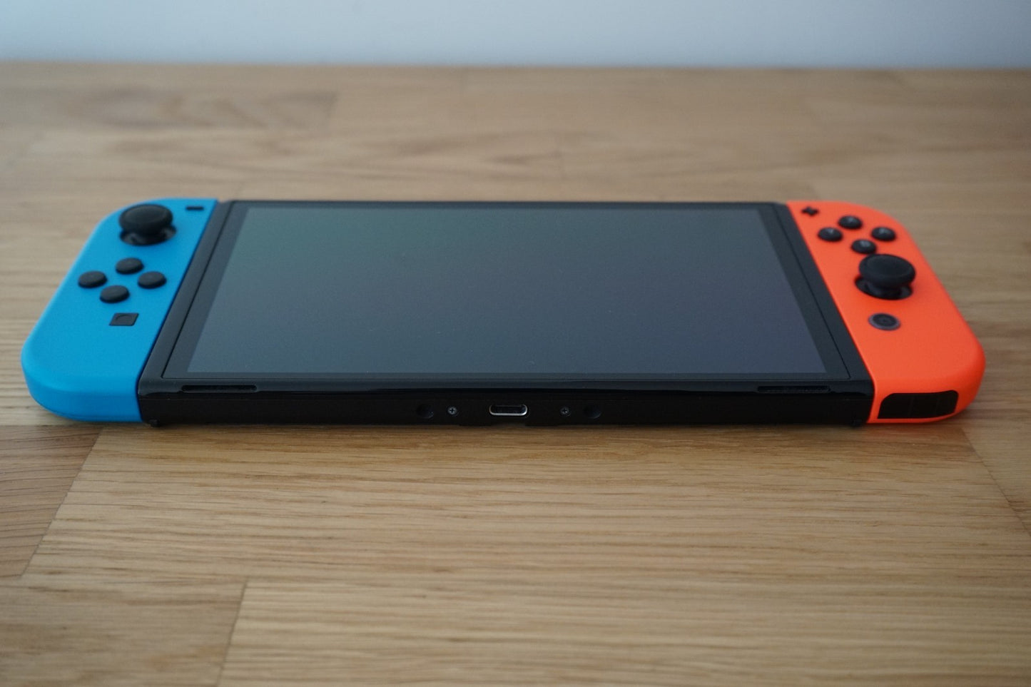Nintendo Switch OLED Console 64GB Bundle and Zelda Breath of the Wild | Complete