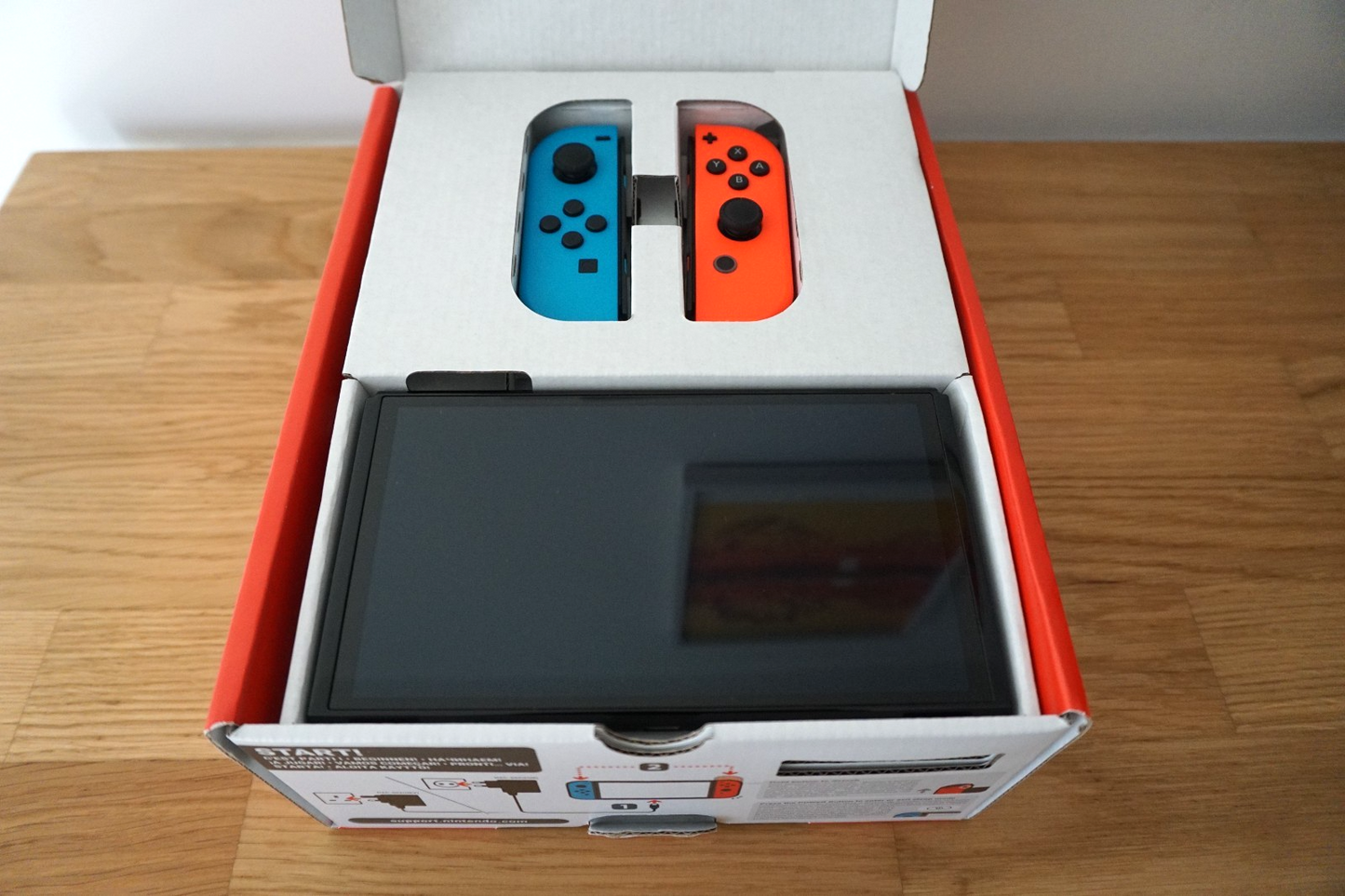Nintendo Switch OLED Console 64GB Bundle and Zelda Breath of the Wild | Complete