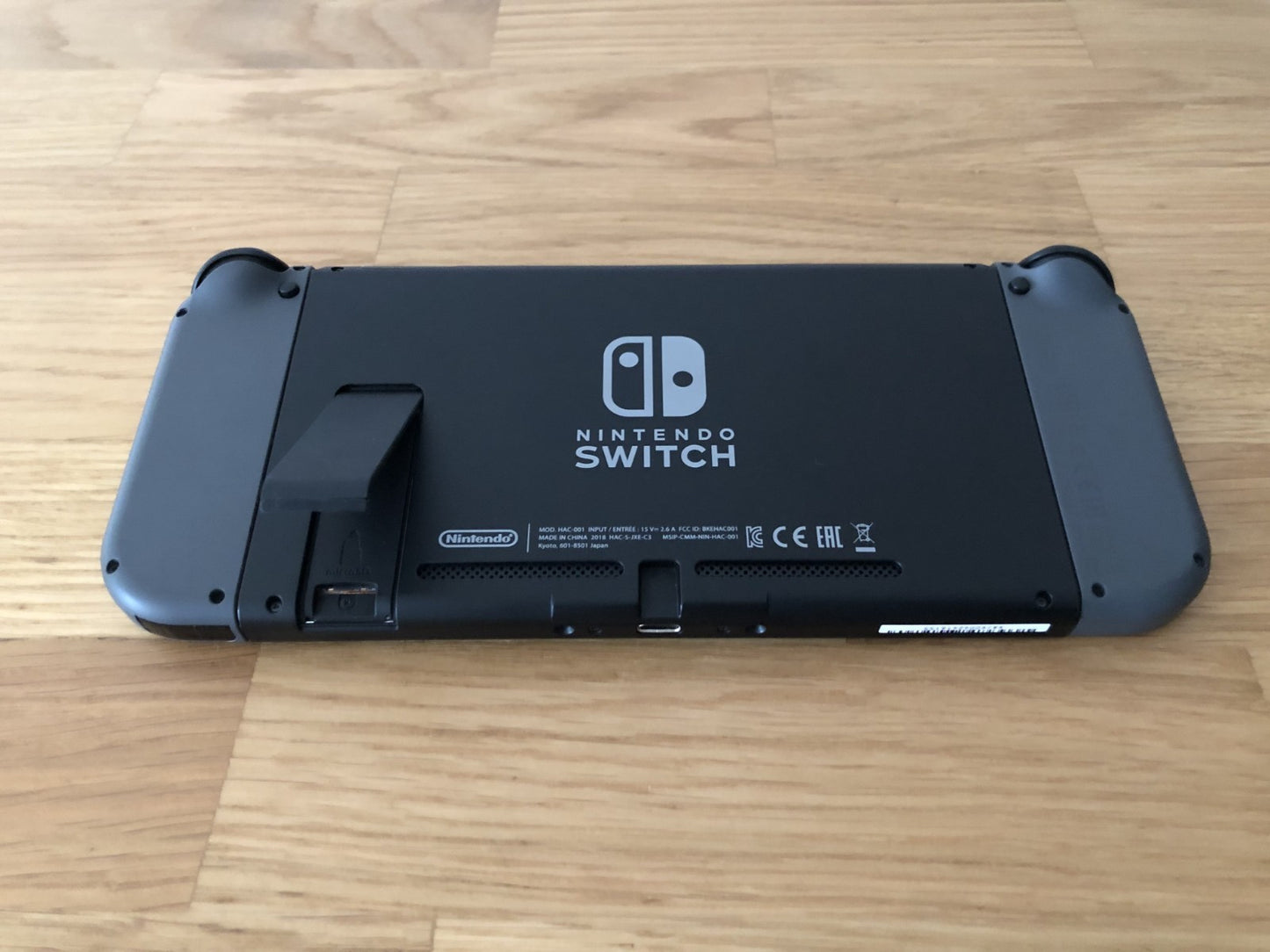 Nintendo Switch Console 32GB Bundle with Mario Kart 8 Deluxe | Good Condition