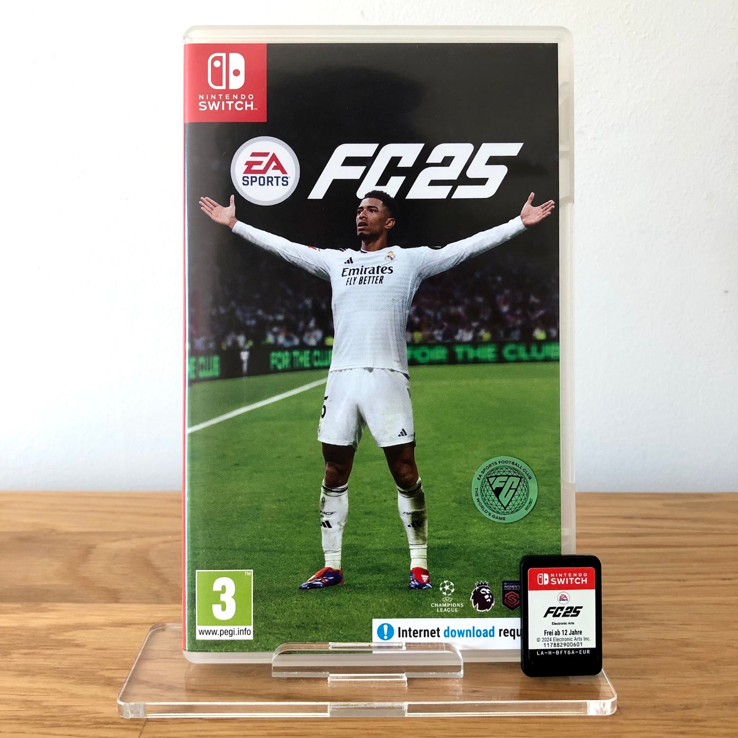 Front case cover of FC 25 for Nintendo Switch, featuring game artwork, title, and front of cartridge.