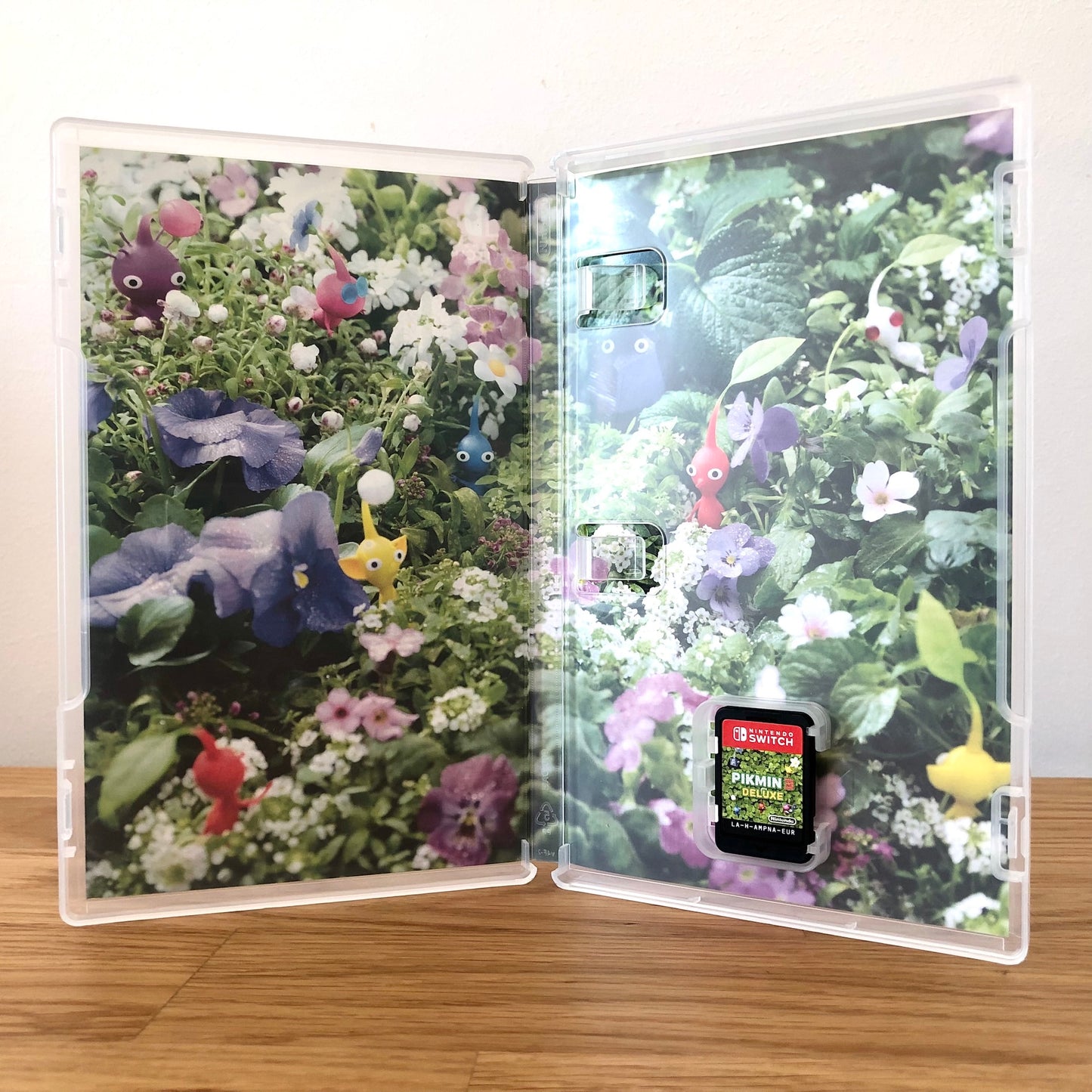 Inside the case of Pikmin 3 Deluxe for Nintendo Switch, showing the cartridge and case design.