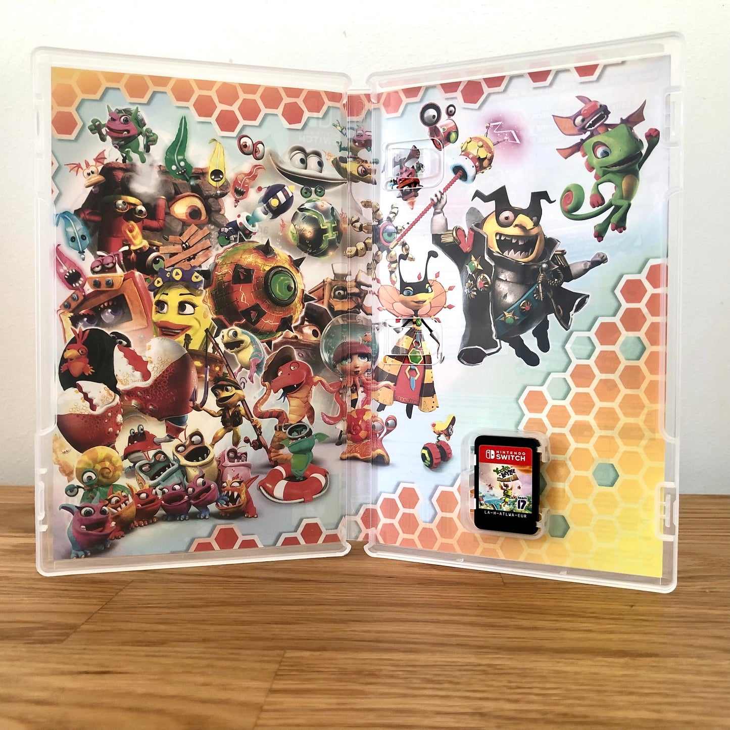 Inside the case of YOOKA-LAYLEE AND THE IMPOSSIBLE LAIR for Nintendo Switch, showing the cartridge and case design.