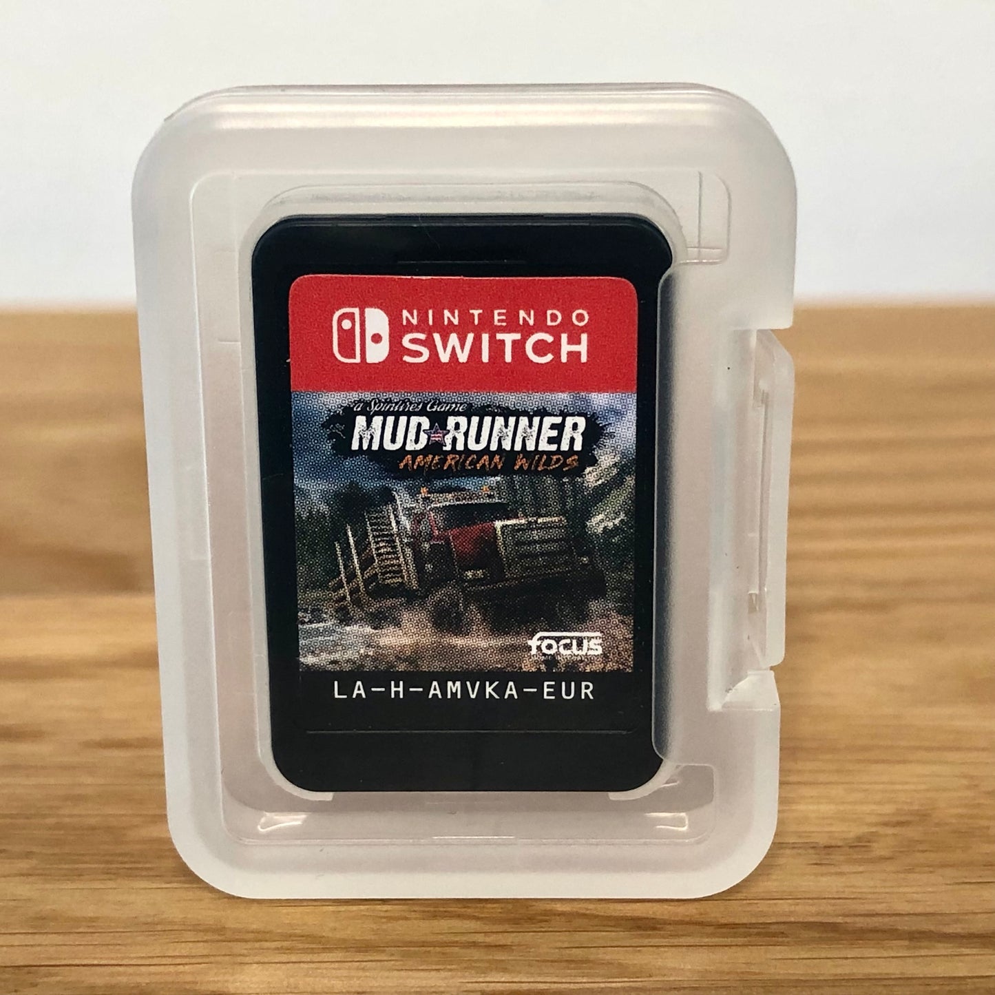 Cartridge of Mud Runner for Nintendo Switch, the cartridge is inside a cartridge size transparent protective case, through which you can see the front of the cartridge