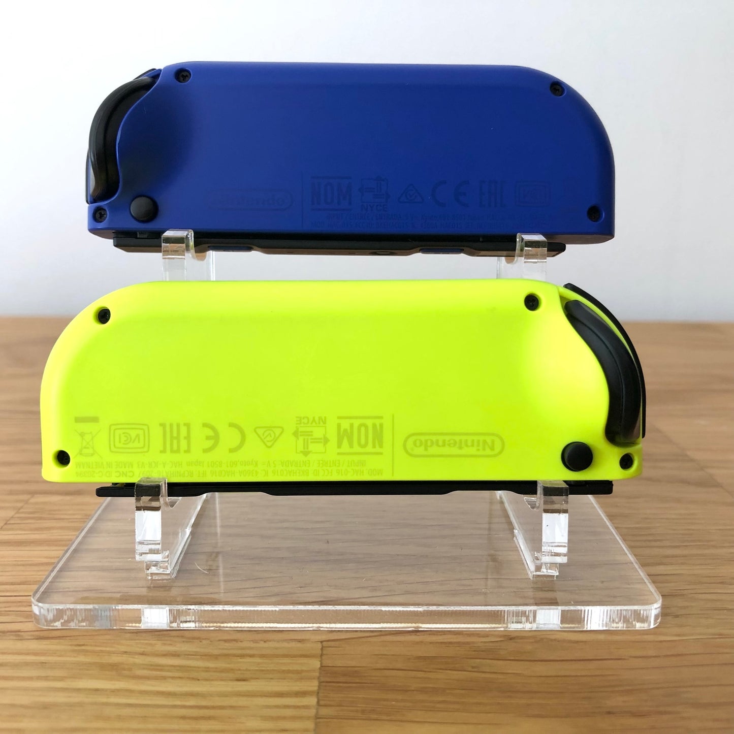 Back view of Blue & Neon Yellow Joy-Cons pair, showing shoulder and Joy-Cons release buttons.