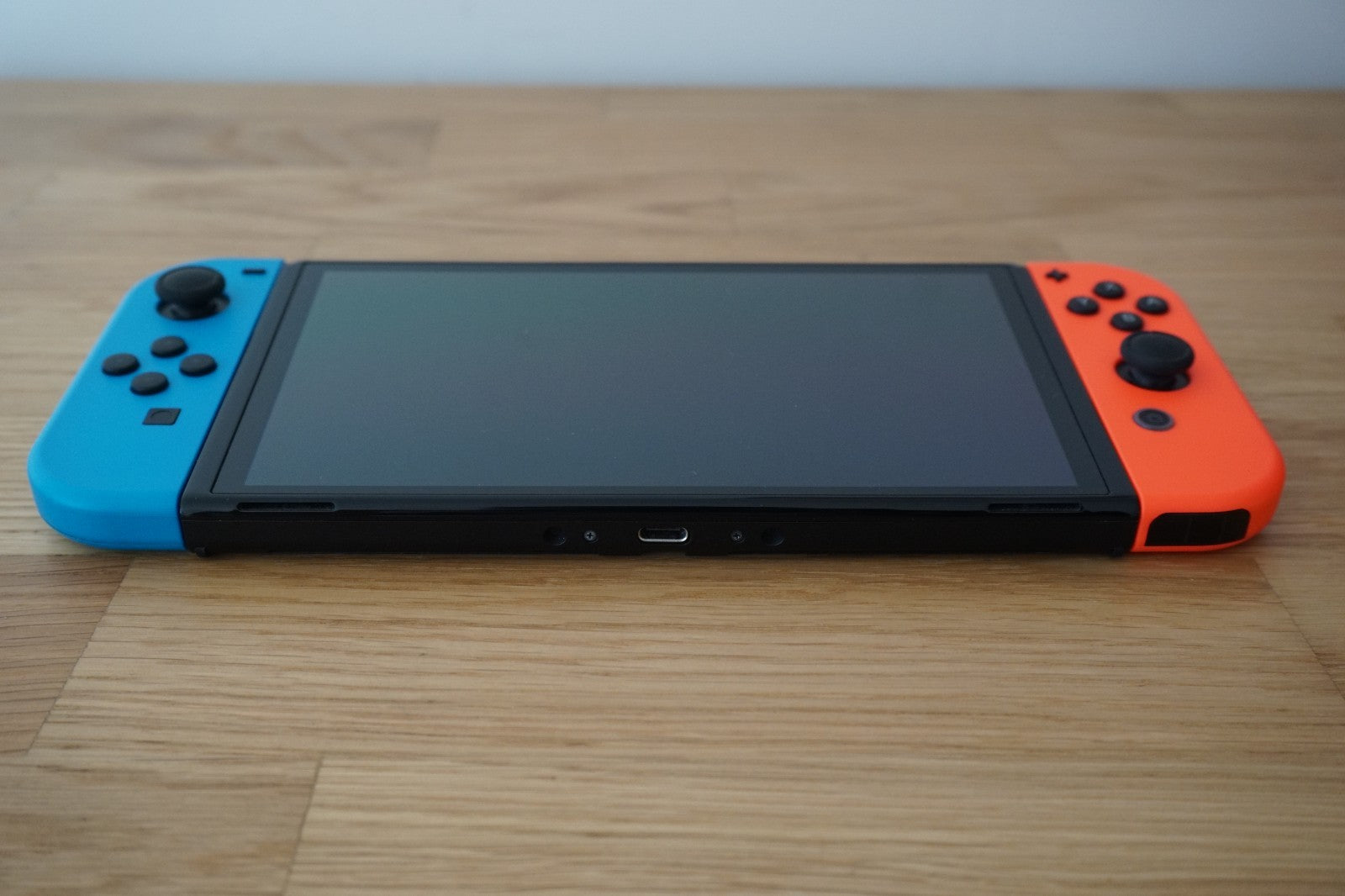 Nintendo Switch OLED Console 64GB Bundle and Zelda Breath of the Wild | Complete