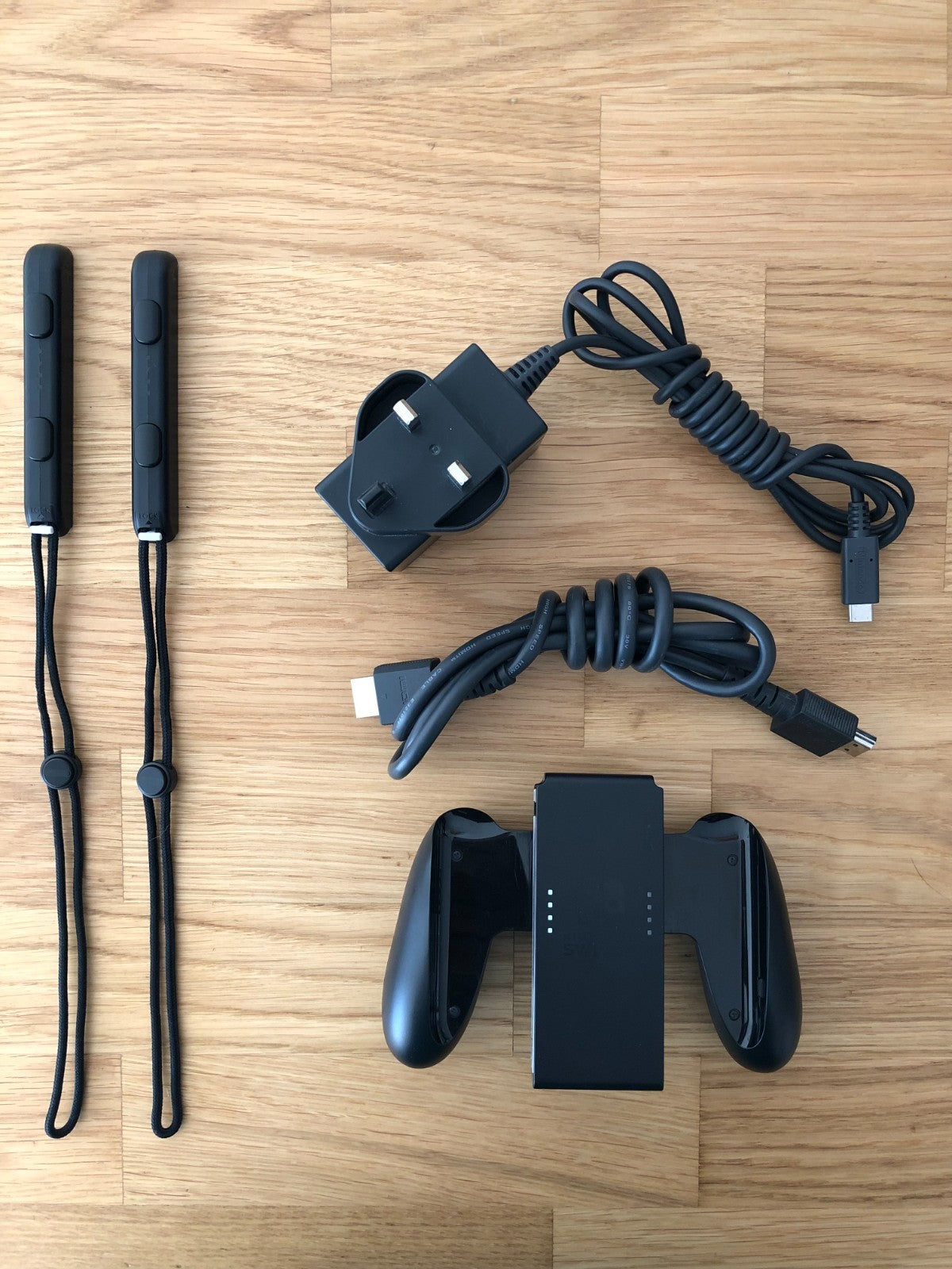 Nintendo Switch Console 32GB | Very Good Condition | Include all  Accessories
