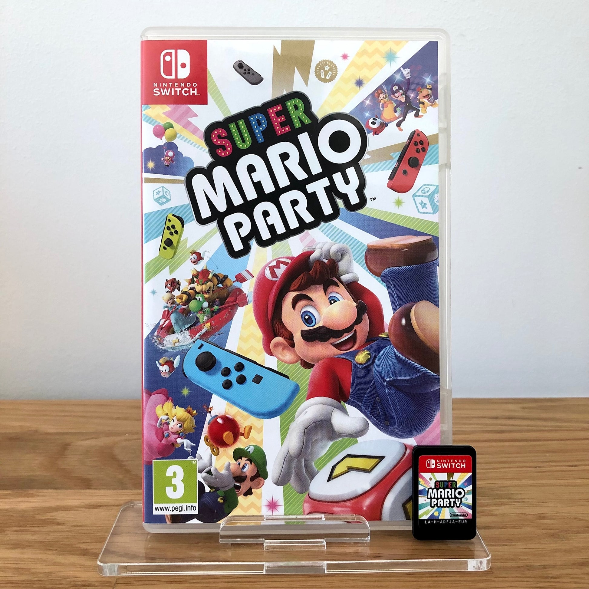 Front case cover of Super Mario Party for Nintendo Switch, featuring game artwork, title, and front of cartridge.